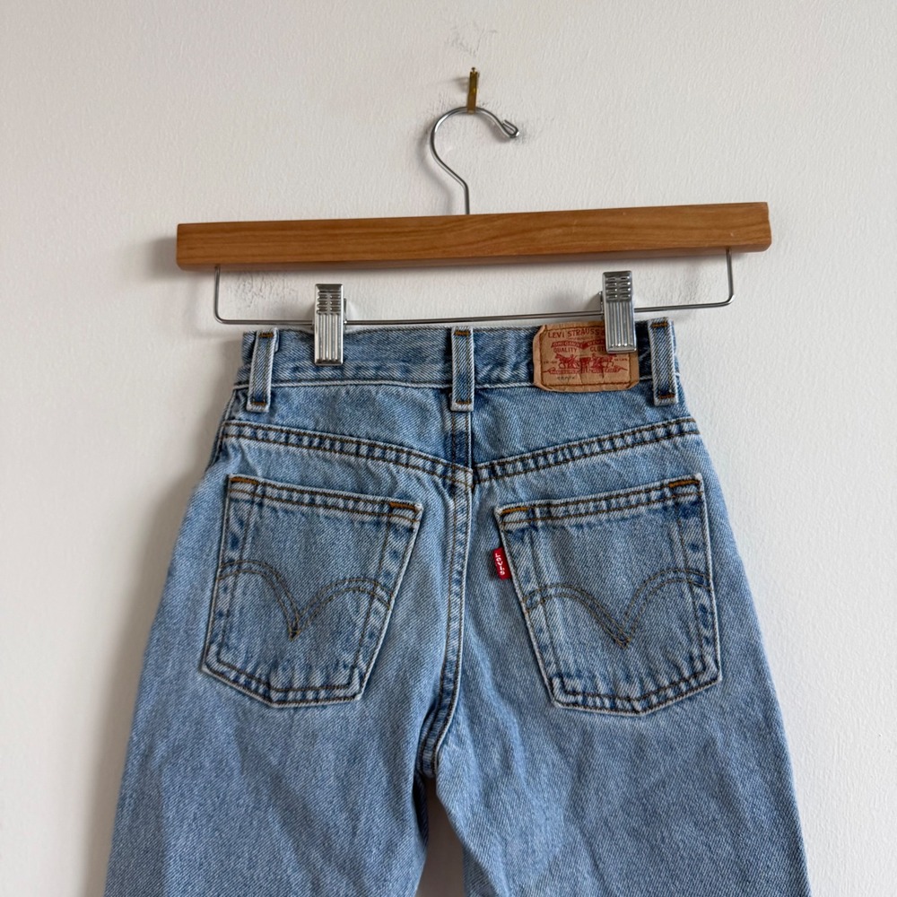 Vintage Kids Levi's Relaxed Fit Light Wash Jeans Size 6
